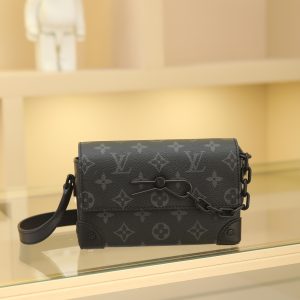 Dimensions: 18 × 11 × 6.5 cm